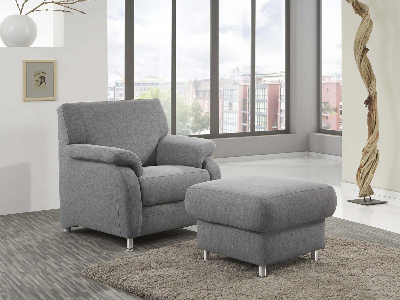 Кресла и пуфы